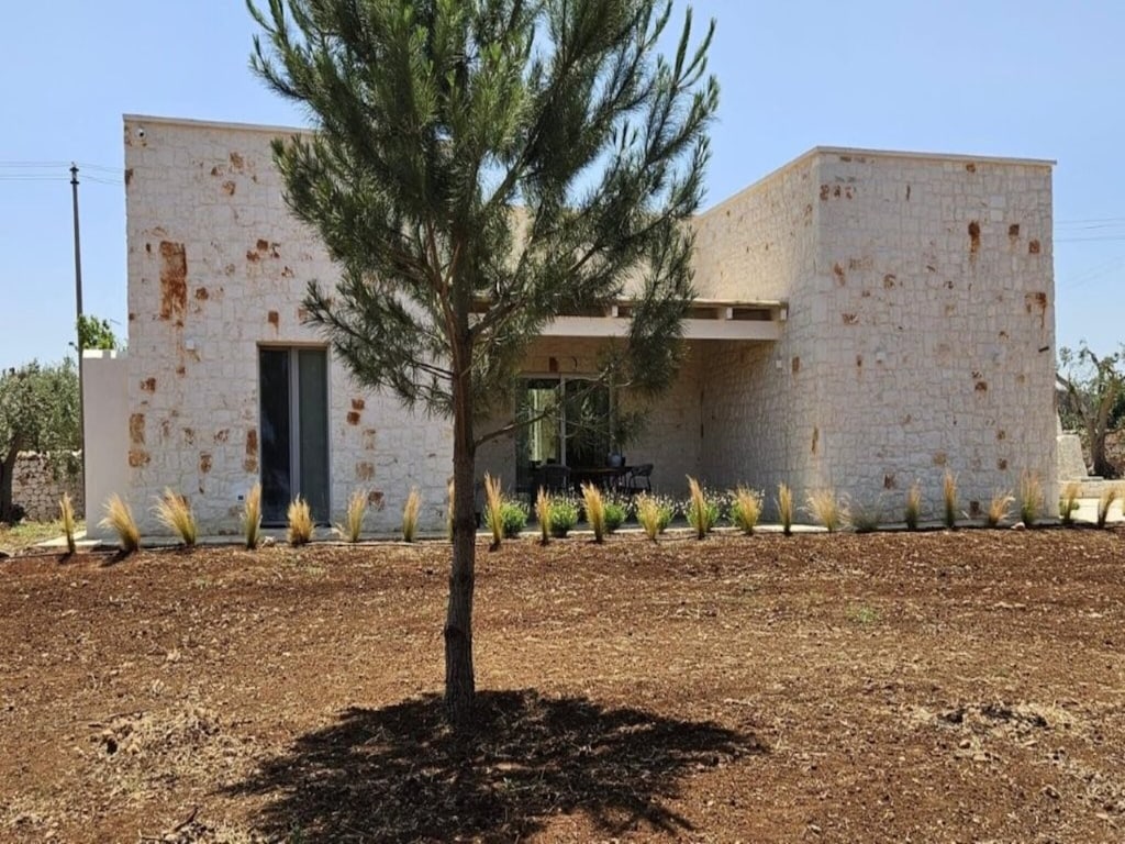 Villa in eeuwenoude olijfgaard