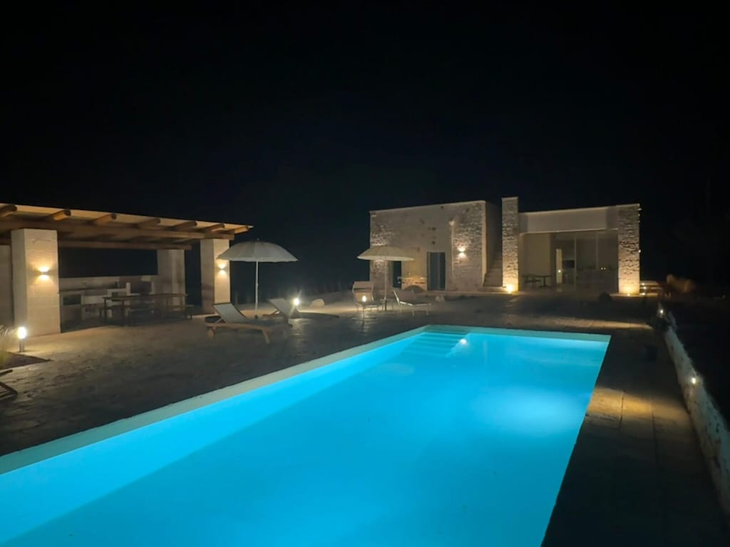 Villa in eeuwenoude olijfgaard
