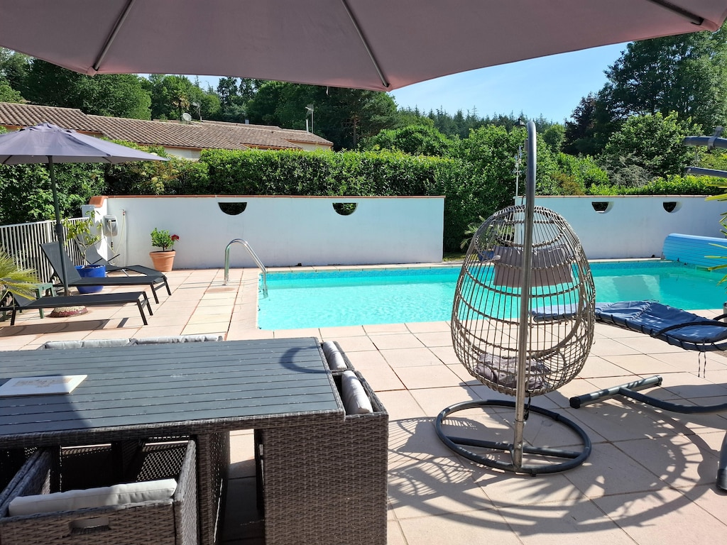 Villa in St Denis met zwembad en uitzicht op de Pyreneeën