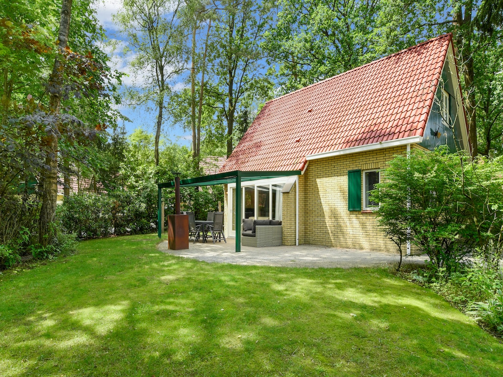 Weelderige bungalow met privé-bubbelbad
