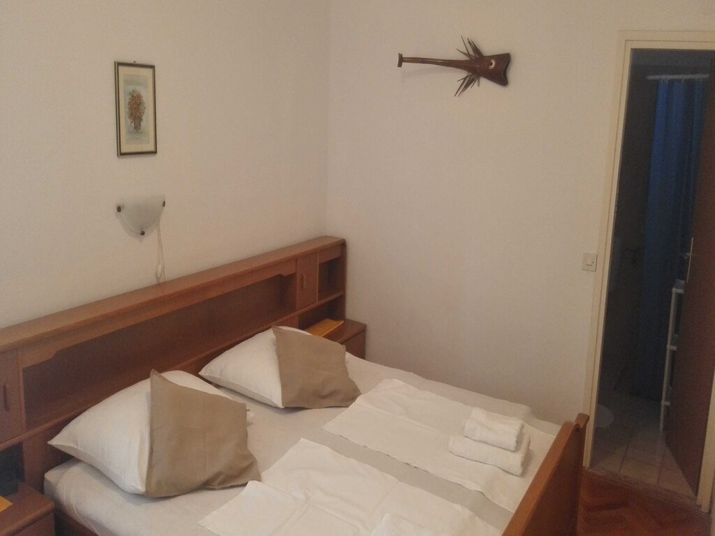 Villa Mery - Bedroom with Balcony and Sea View - 5