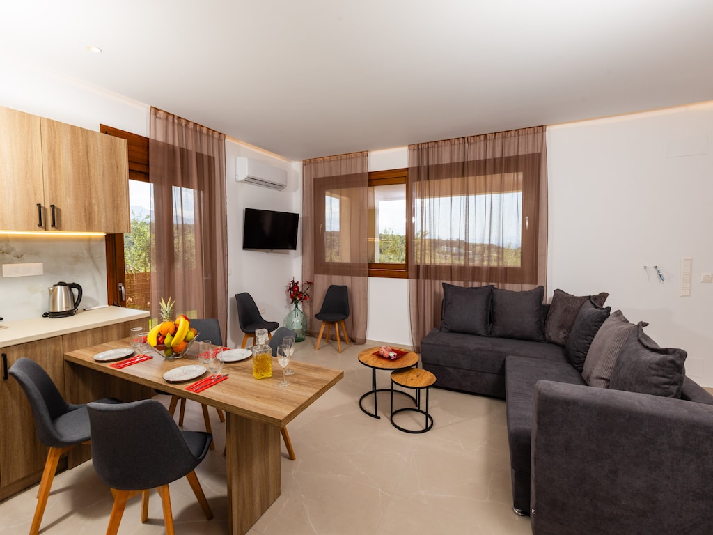 Rustig appartement nabij Adelianos Kampos