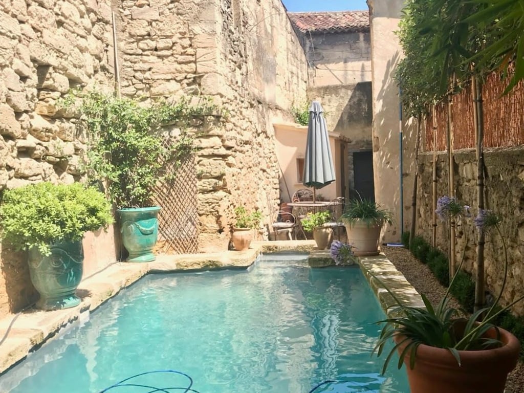 Appartement met verwarmd zwembad in Uzès