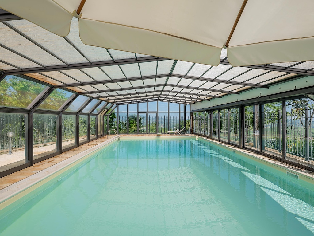 Villa in Marche met zwembad en uitzicht op de bergen