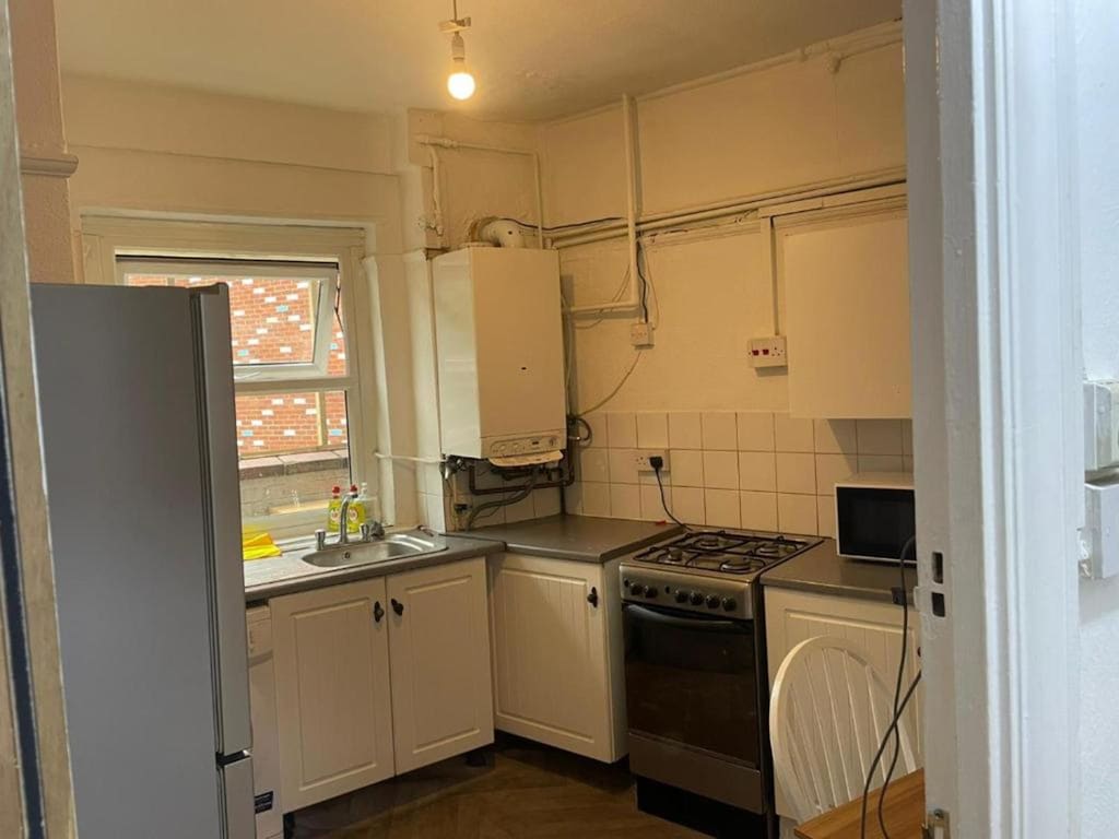 Rahal Hackney |  Double Room Shared washroom