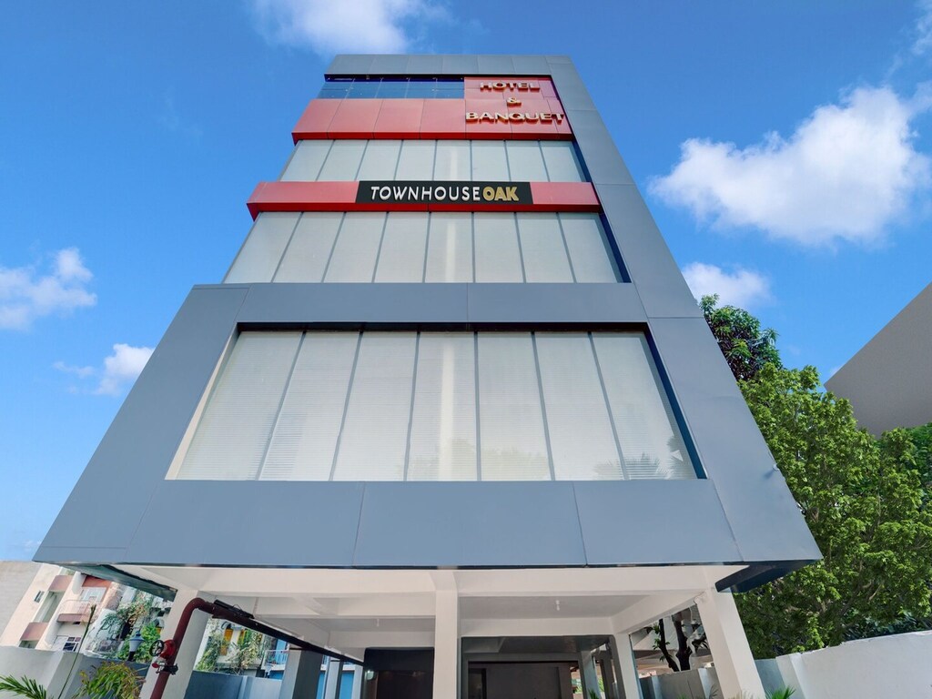 Super Townhouse OAK The Dev Regency