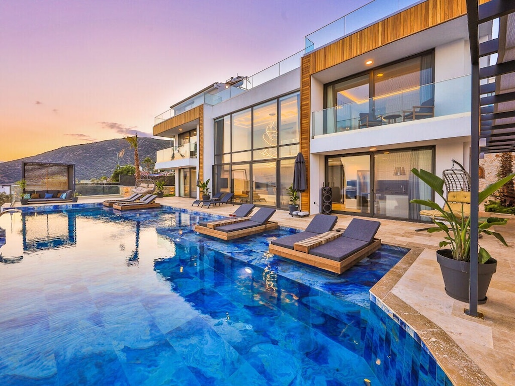 Villa in Kalkan mit Schwimmbecken