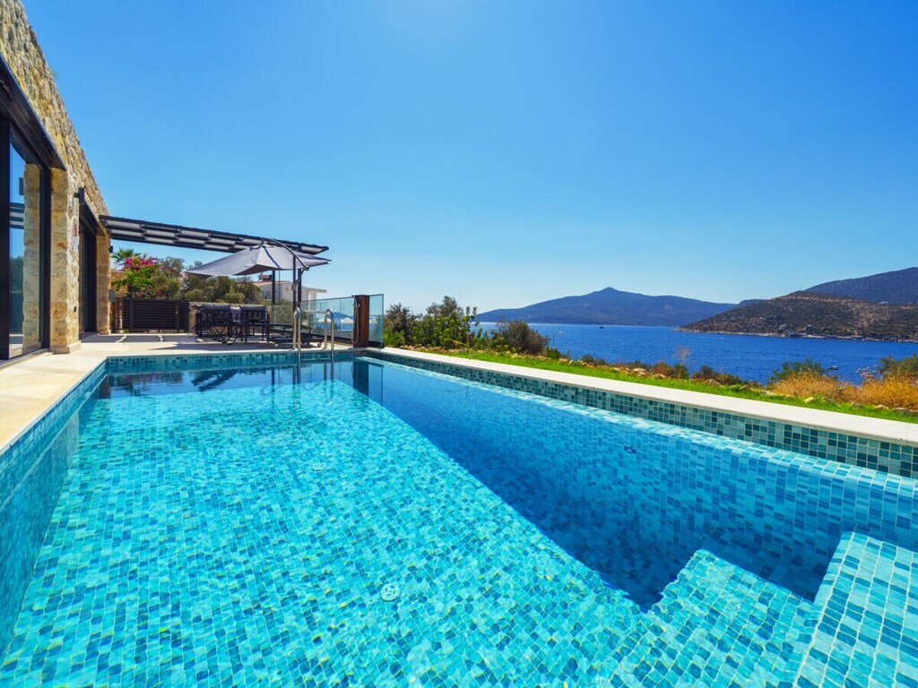 Villa in Kalkan mit Schwimmbecken