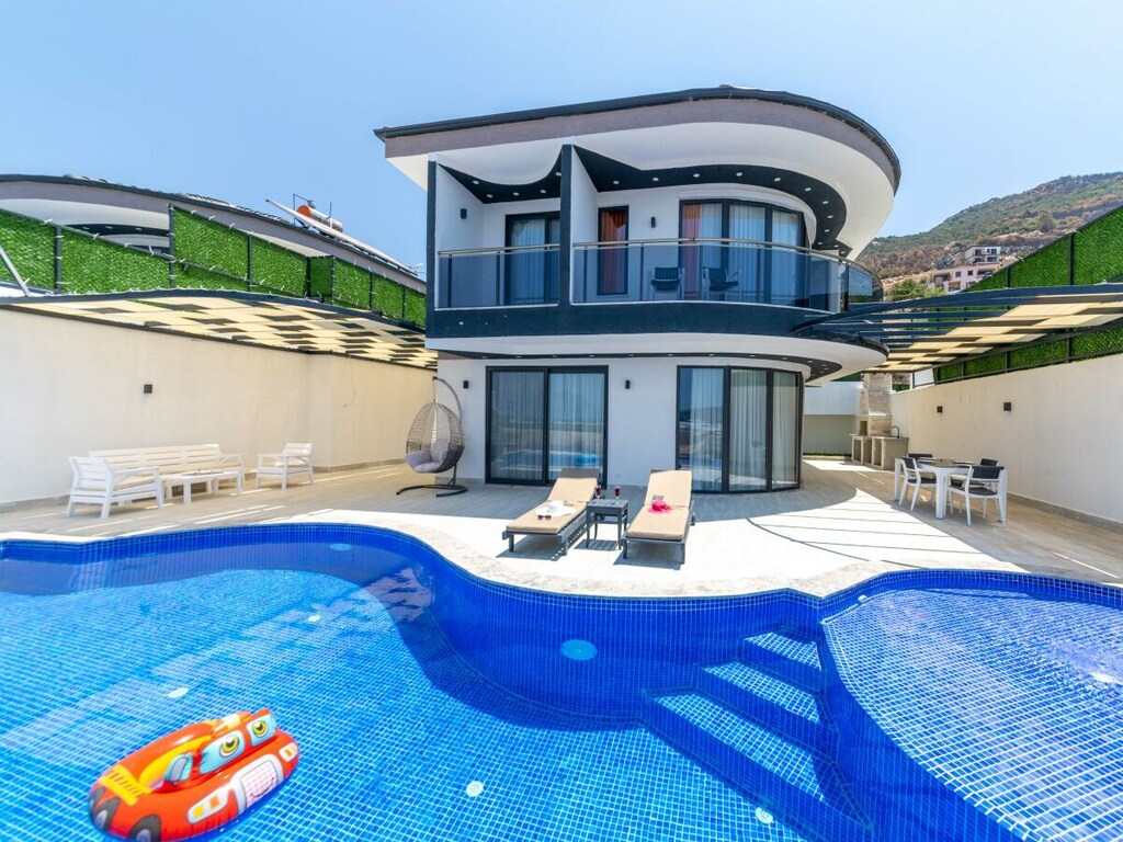 Villa in Kalkan mit Schwimmbecken