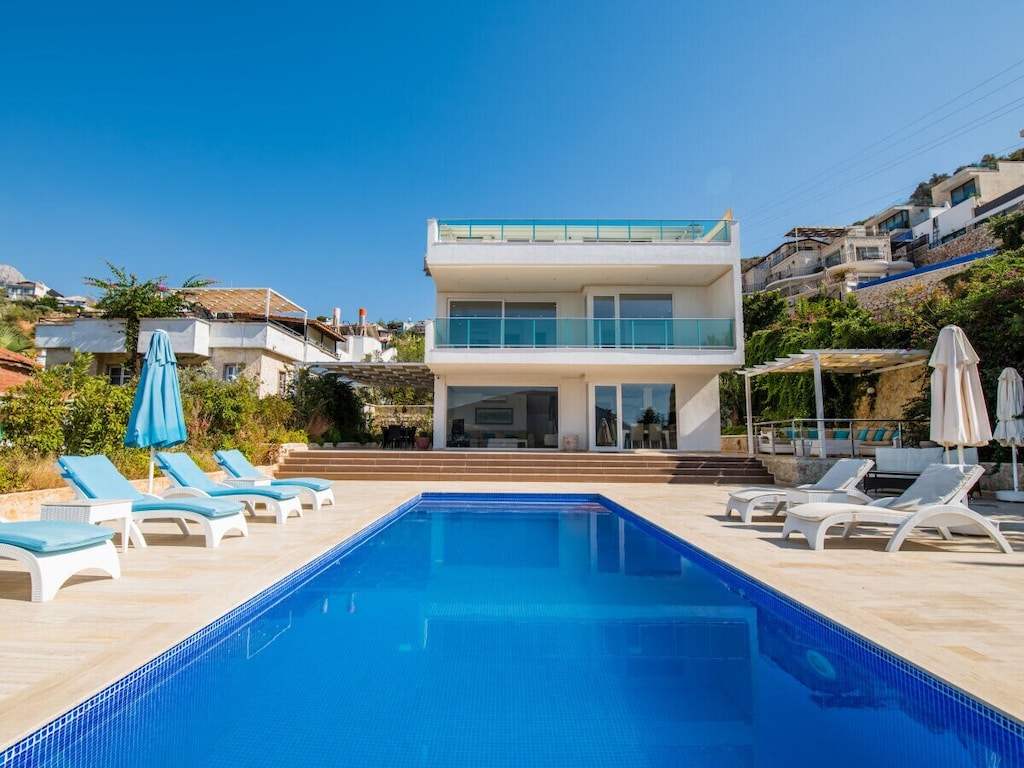 Villa in Kalkan mit Schwimmbecken