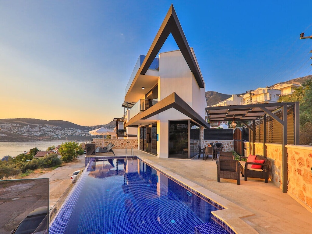 Villa in Kalkan mit Schwimmbecken