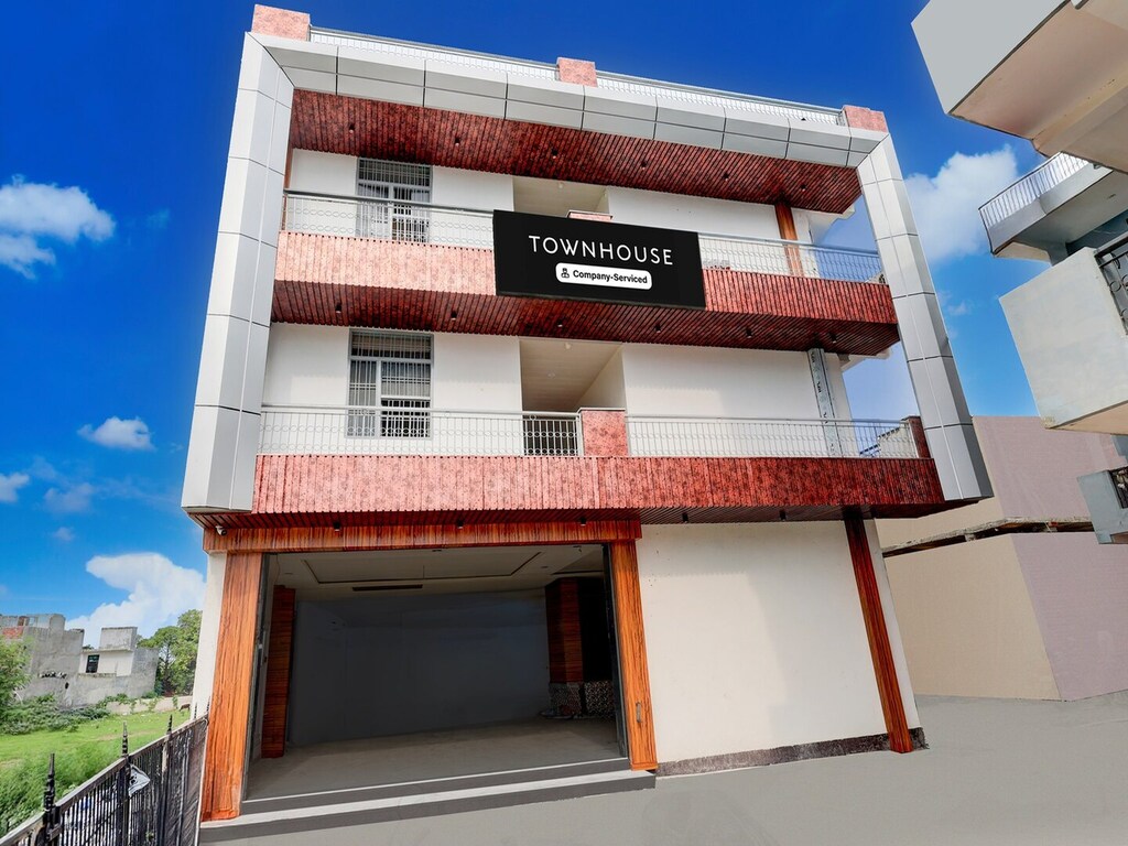 Townhouse Sarai Metro Station, ehemals Palla
