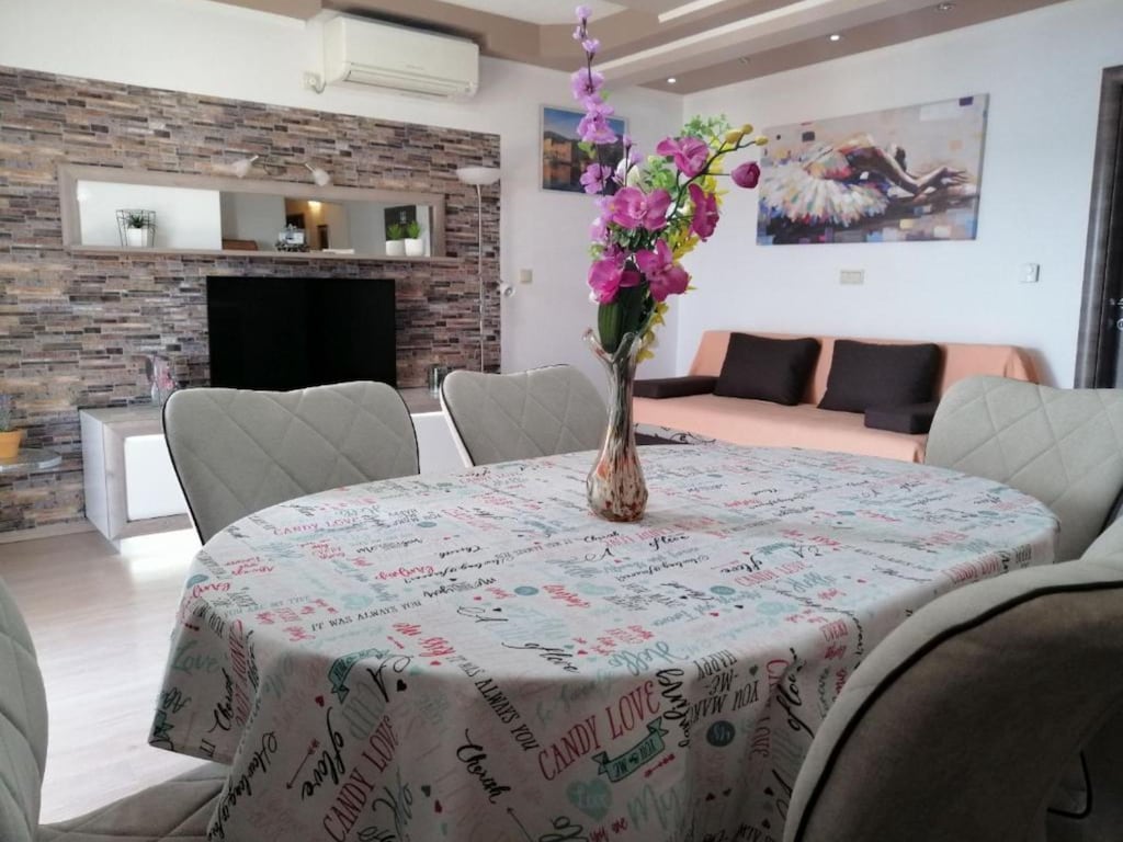 Apartment Libe with Sea View Trogir - Two Bedroom Apartment with Balcony