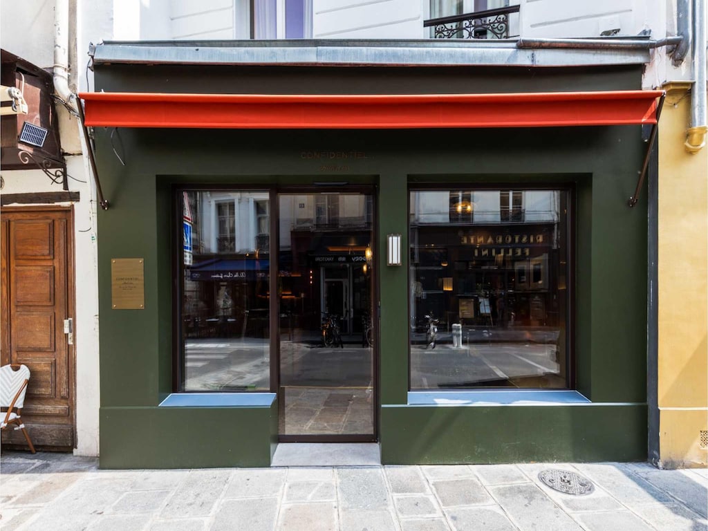 Vertrouwelijke kamer 3, op een steenworp afstand van het Louvre