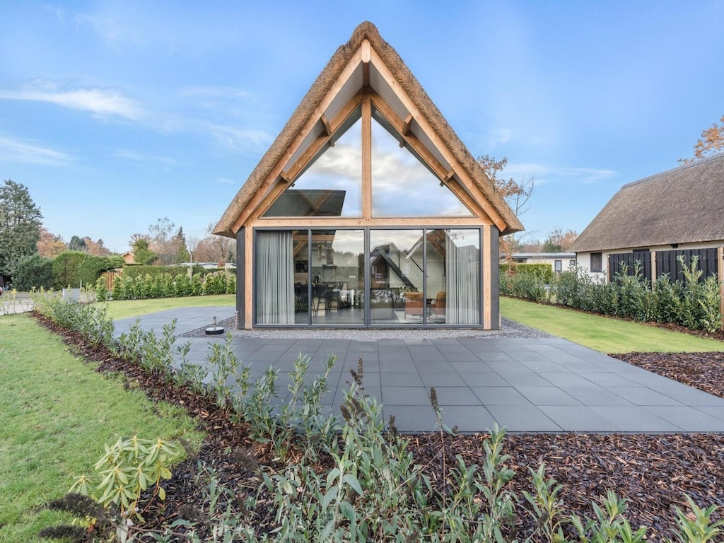 Bungalow met uitzicht op vijver