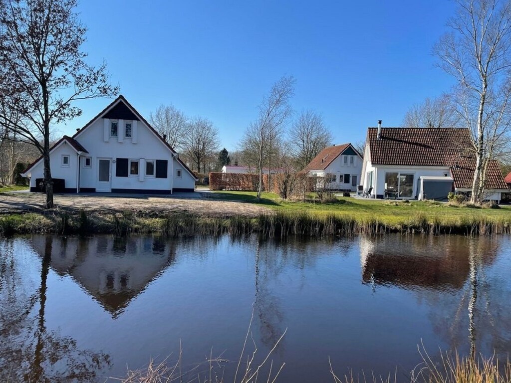 Chalet in Friesland bij grote meren