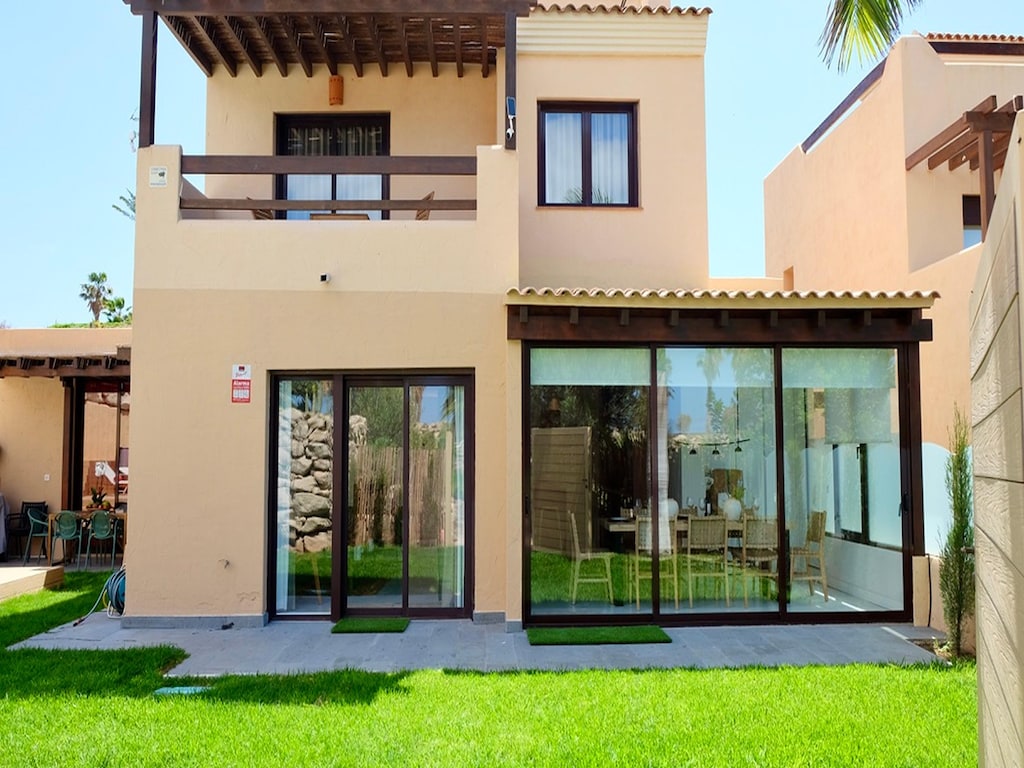 Chalet Amarilla Golf met zwembad en jacuzzi