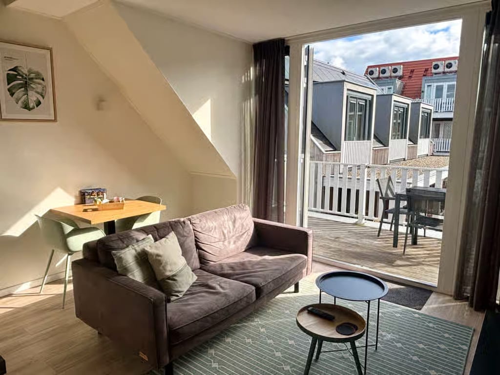 Loge gelegen op het kerkplein.