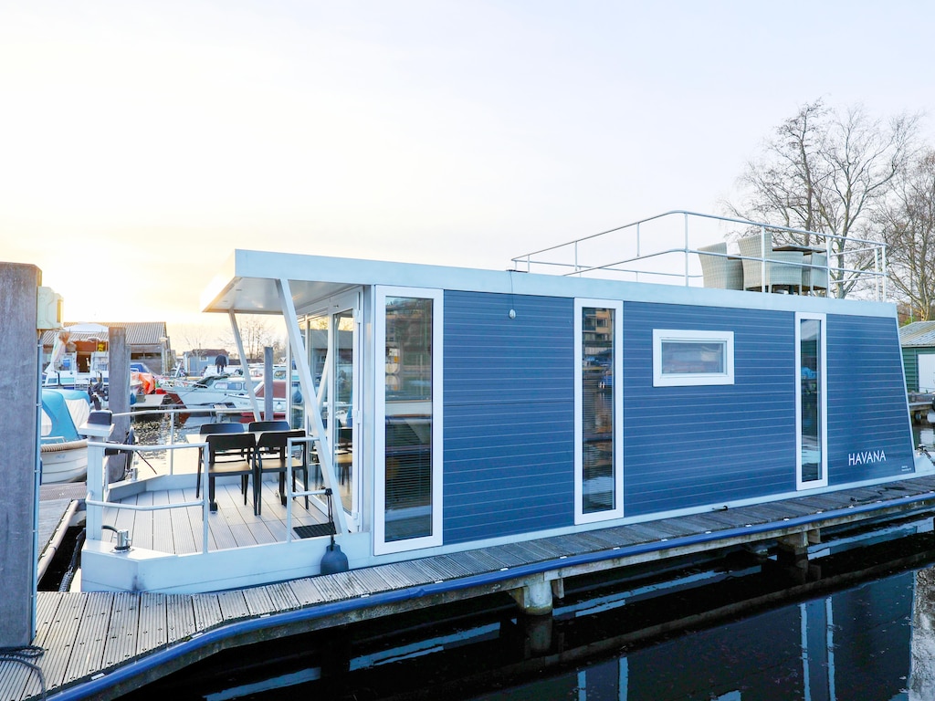Hausbooturlaub mit Dachterrasse