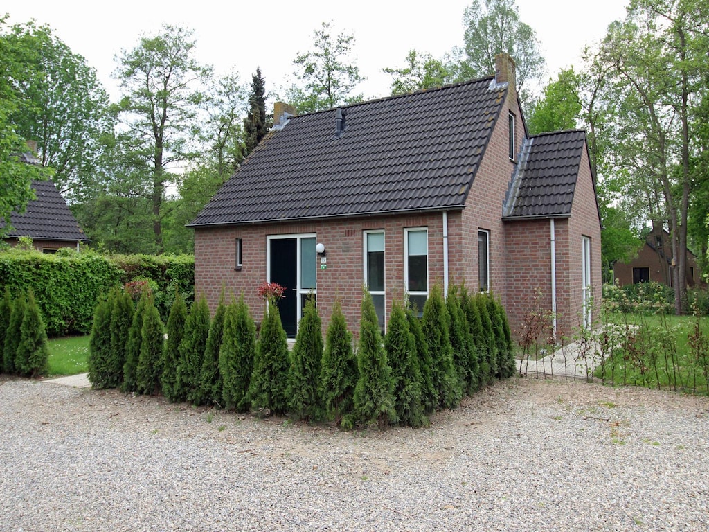 Lichte bungalow in rustige parkomgeving