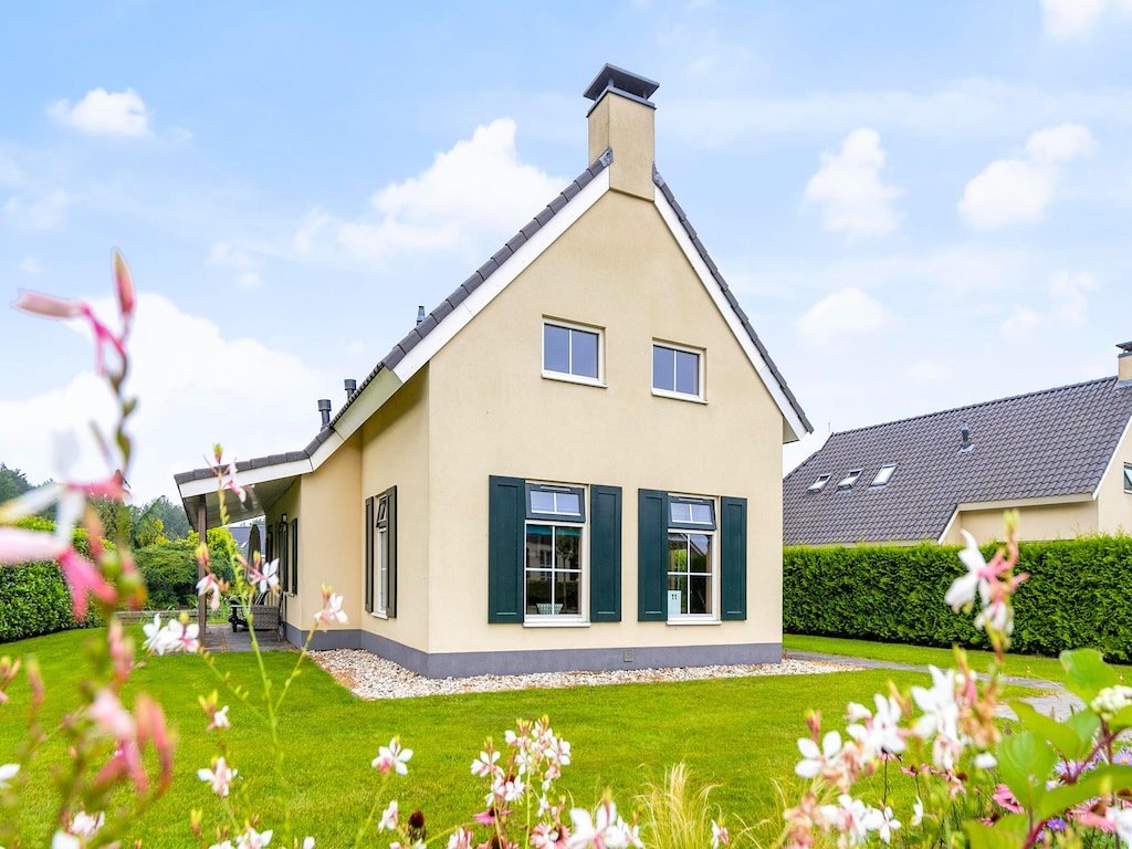 Einfamilienhaus am Wasser mit Sauna