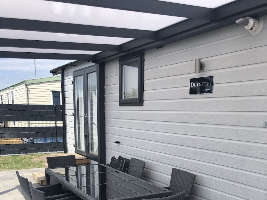 Hütte in Serooskerke mit Schwimmbecken