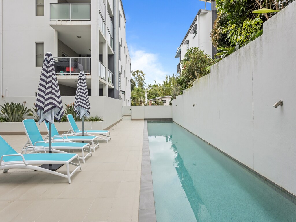 Zentral gelegenes, gemütliches 2-Bett-Apartment mit Pool und in der Nähe von QUT und CBD