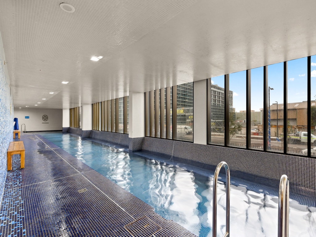 Chic 1-slaapkamerappartement met zwembad aan de rivier, veerboot en voorzieningen
