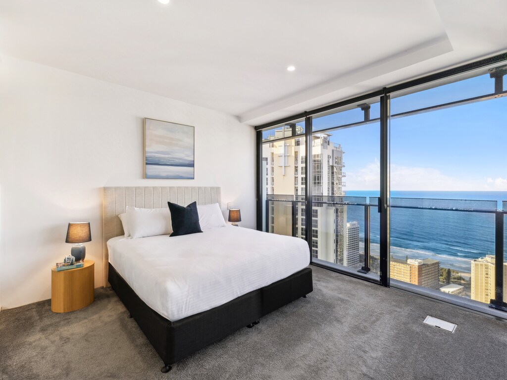 Circle on Cavill Luxe 2-slaapkamerappartement met uitzicht en zwembad