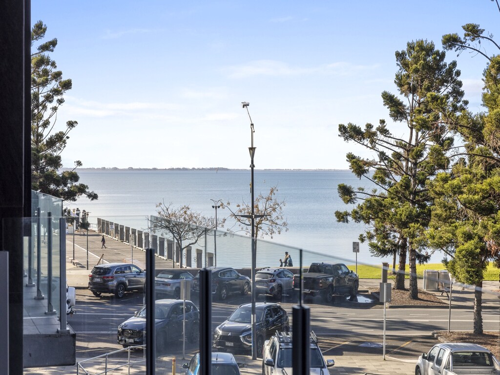 Appartement met 2 slaapkamers aan de oceaan, balkon en studeerhoek