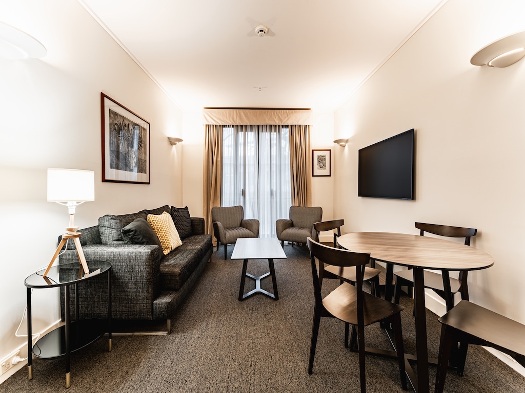 Schickes 1-Bett in East Melbourne mit Fitnessstudio und Pool