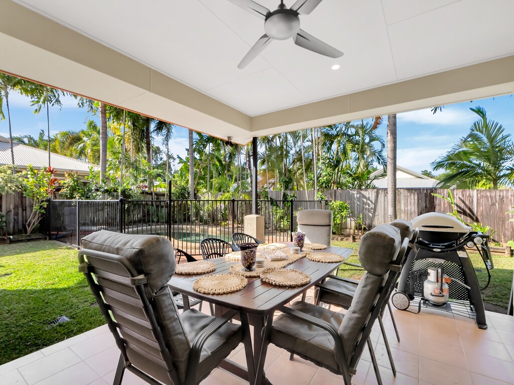 3-Bett-Familienhaus mit Pool und Grill am Strand