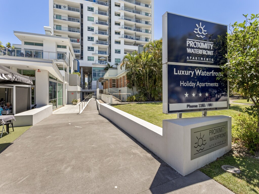 Ontsnapping aan zee met zwembad, balkon en uitzicht