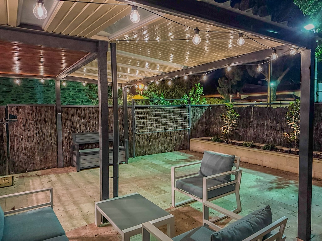 Licht en luchtig toevluchtsoord met binnenplaats in Adelaide