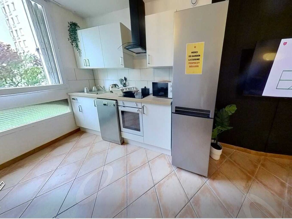 Gezellige kamer in een vriendelijk gedeeld appartement – Lyon 8e