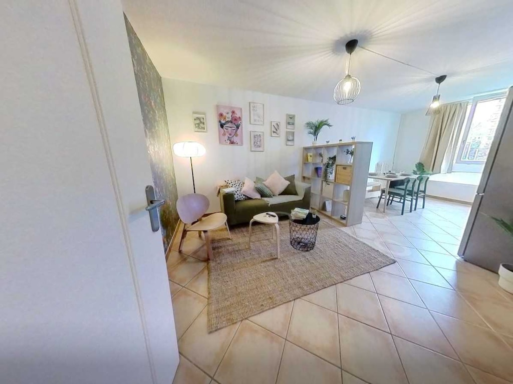 Gezellige kamer in een vriendelijk gedeeld appartement – Lyon 8e