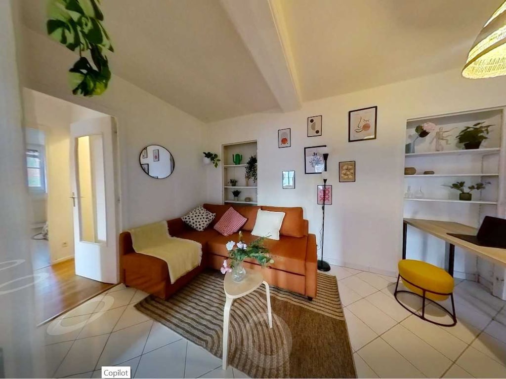 Gezellige kamer in een vriendelijk gedeeld appartement – Lyon 8e