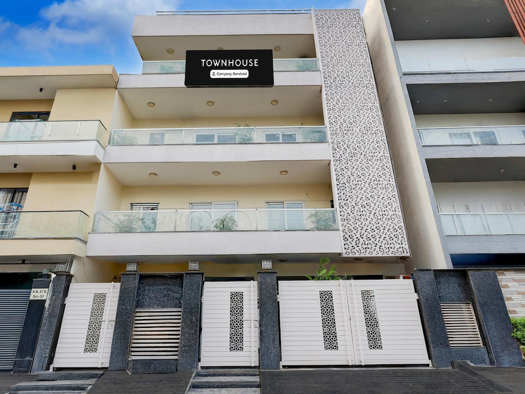 Townhouse Hotel Sec- 54 Golf Course Road