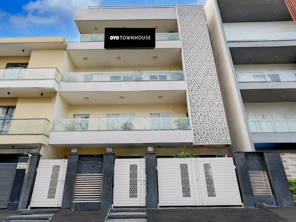 Townhouse Hotel Sec- 54 Golf Course Road