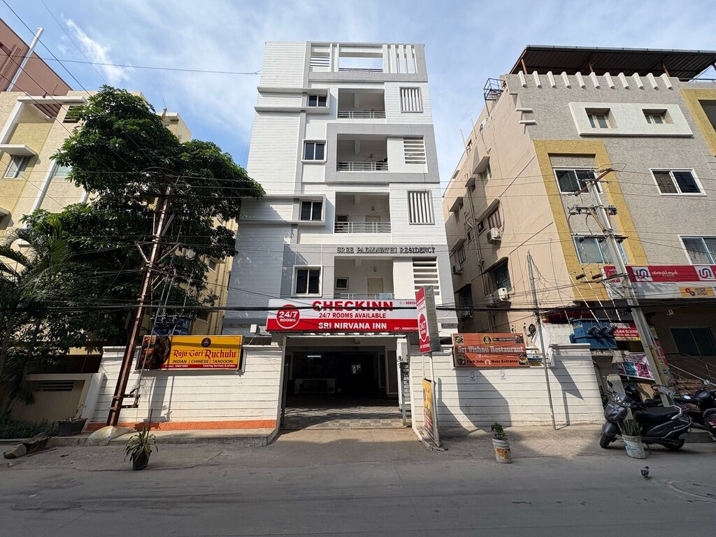 Stadshuis Sri Nirvana Inn