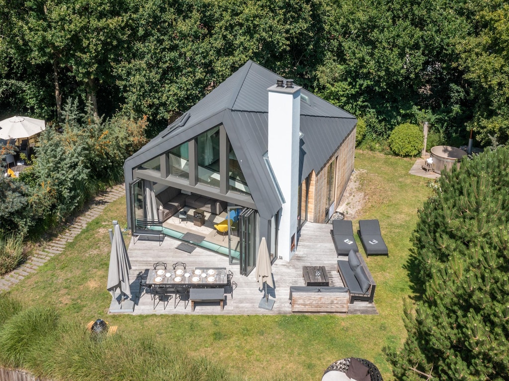 Geräumige Villa für 8 Personen mit Sauna, holzbefeuertem Whirlpool und Kaminofen, nahe dem Strand bei De Koog.