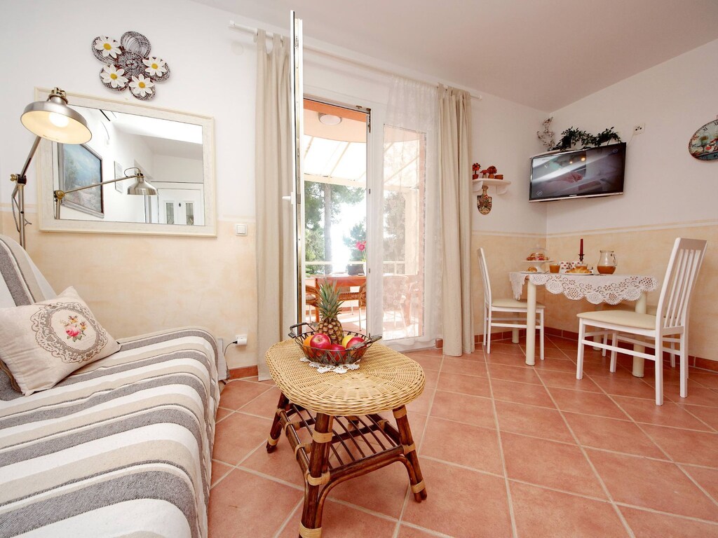 One Bedroom Apartment with Balcony and Sea View (Zavala)