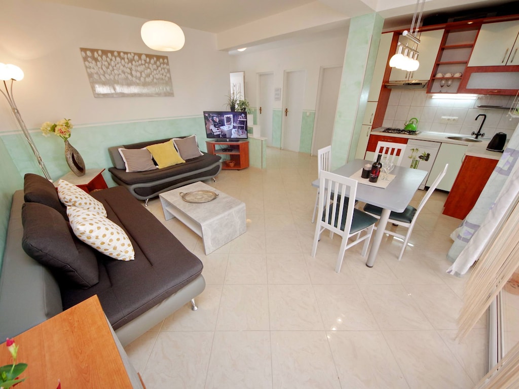 Two Bedroom Apartment with Balcony and Sea View (Hvar)