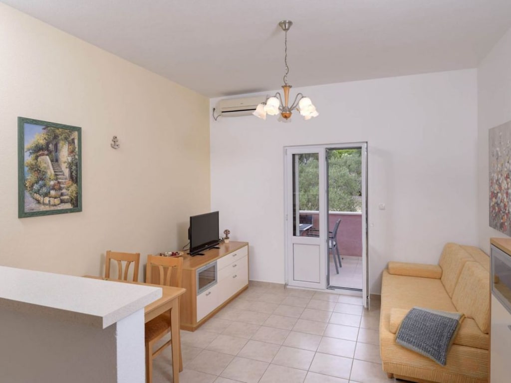 One Bedroom Apartment with Balcony 3
