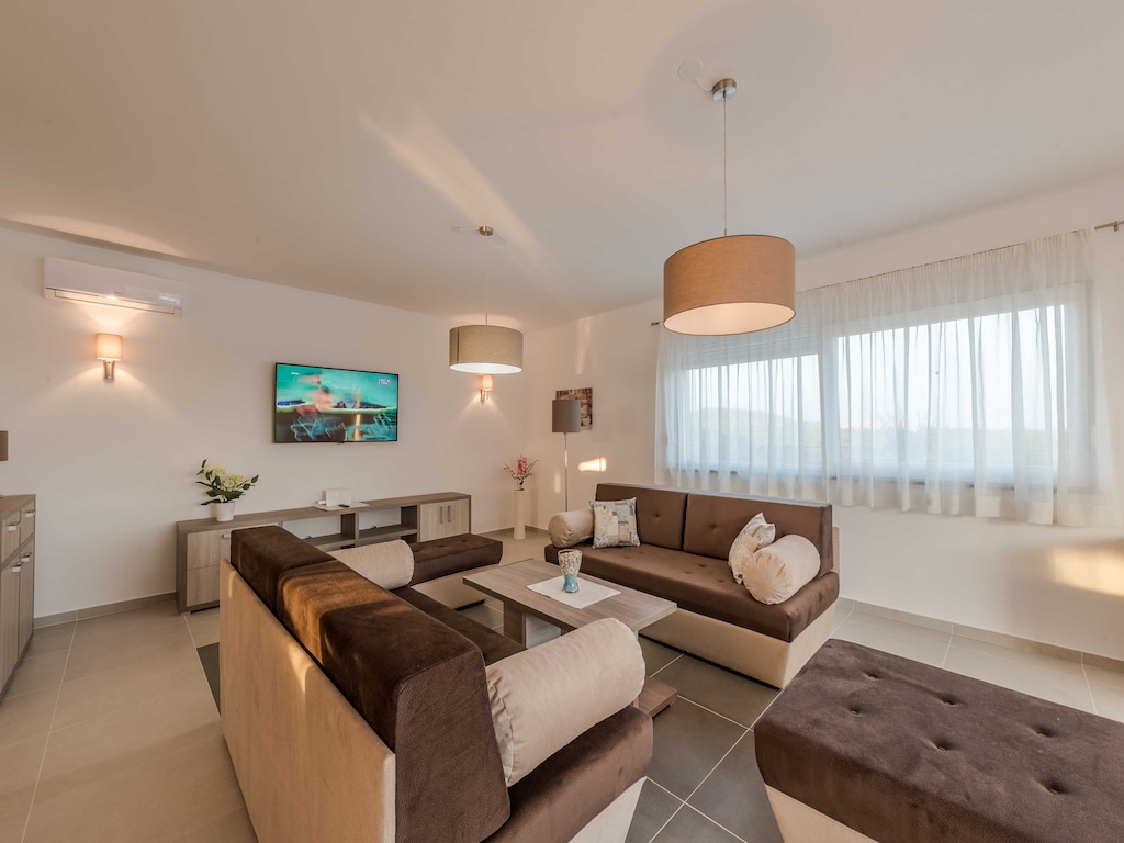Deluxe Four Bedroom Villa with Private Pool (Villa 6)