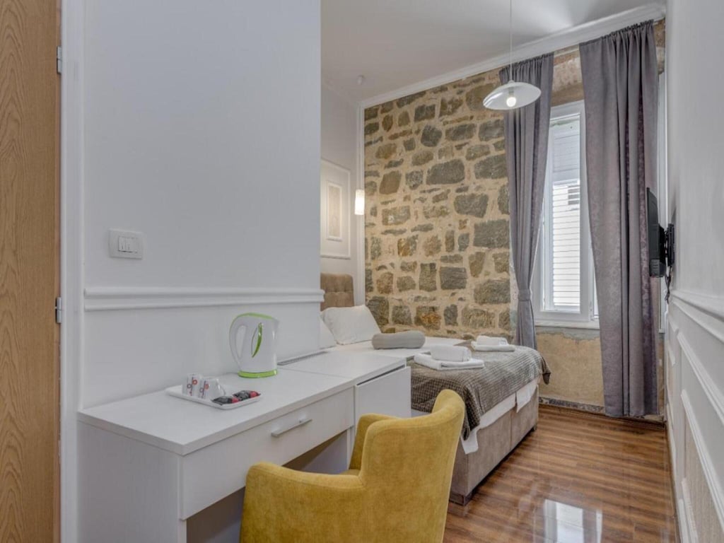 Silver Gate Rooms-Diocletian's Palace - Six-Bed Room
