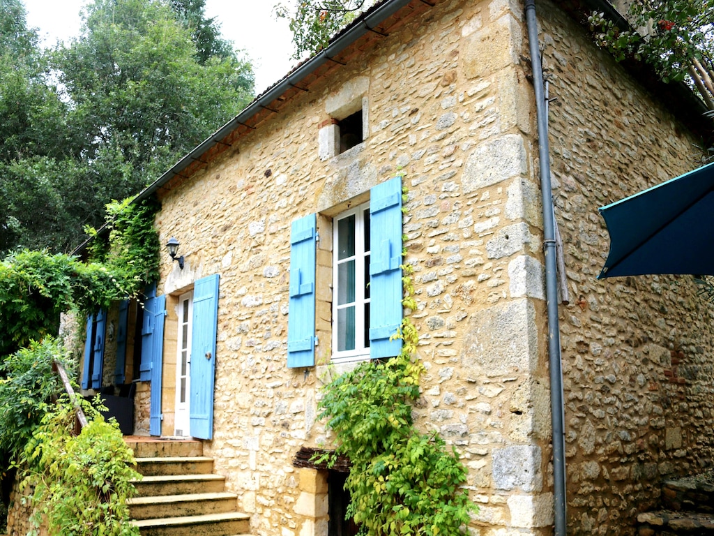 Blanquefort Woodland Hill Retreat