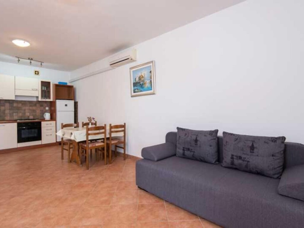 One Bedroom Apartment with Terrace and Sea View