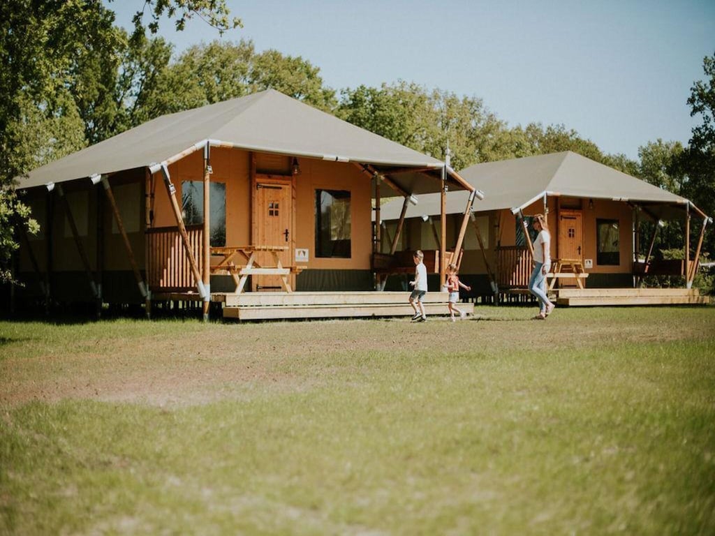 Luxuriöses Safarizelt für 6 Personen mit Veranda.