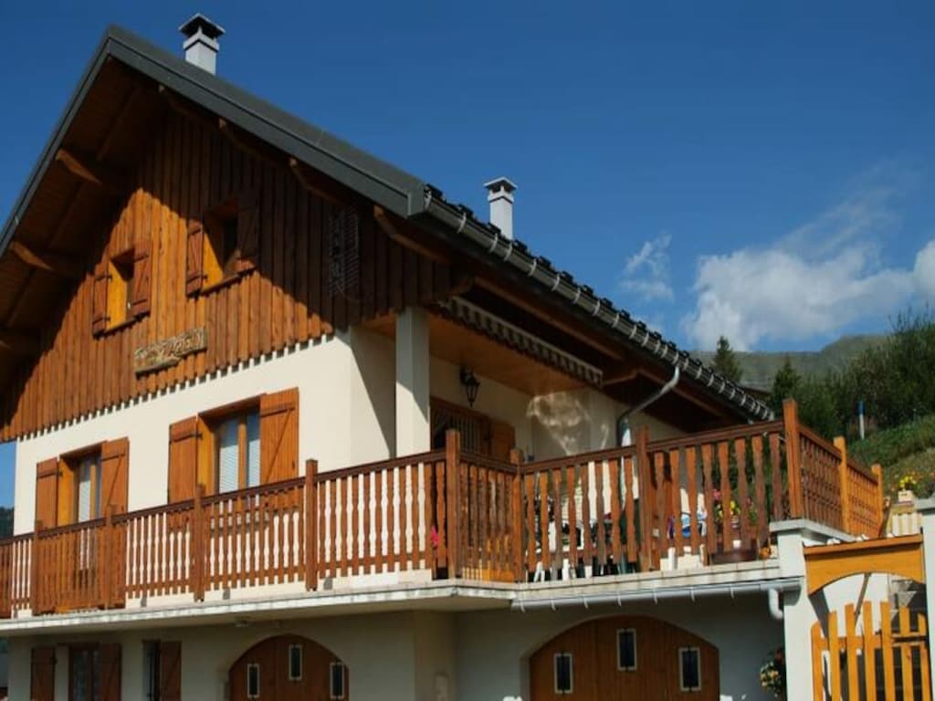 Chalet in de Alpen met prachtig uitzicht op de bergen